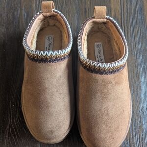 Olivia And Kate Slides / Slippers